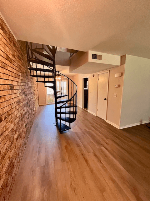 Fayetteville Townhome: 280 S Hill Ave