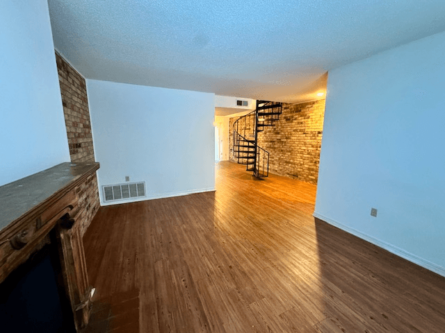 Fayetteville Townhome: 280 S Hill Ave