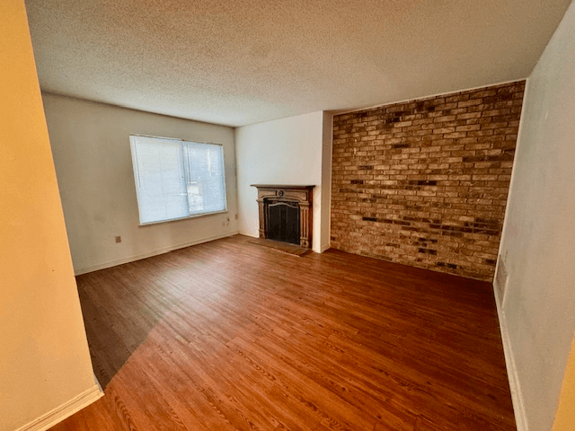 Fayetteville Townhome: 280 S Hill Ave