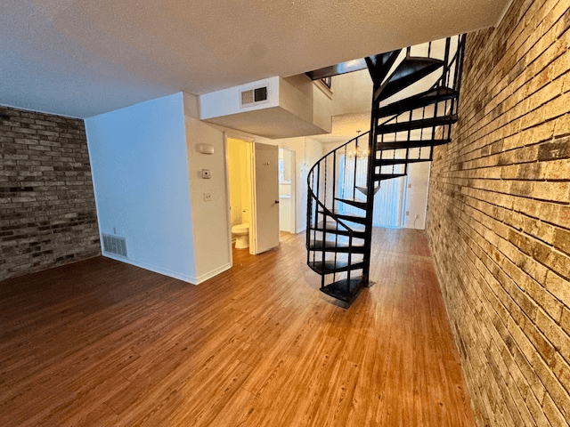 Fayetteville Townhome: 280 S Hill Ave