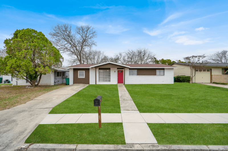 Converse Single Room: 313 Deborah Dr