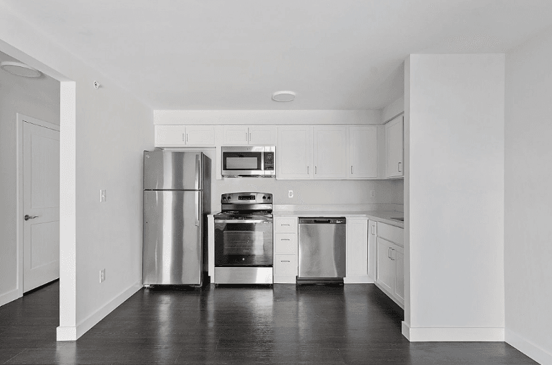 Rochester Apartment: 36 Farmington Rd