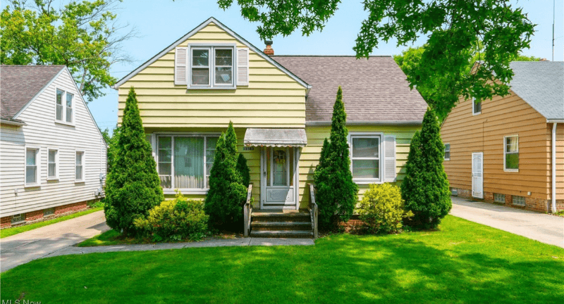 Garfield Heights House: 13583 Shady Oak Blvd