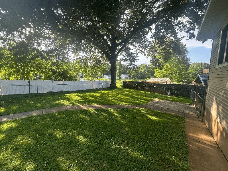 Farmington House: 25 Ava Ct.