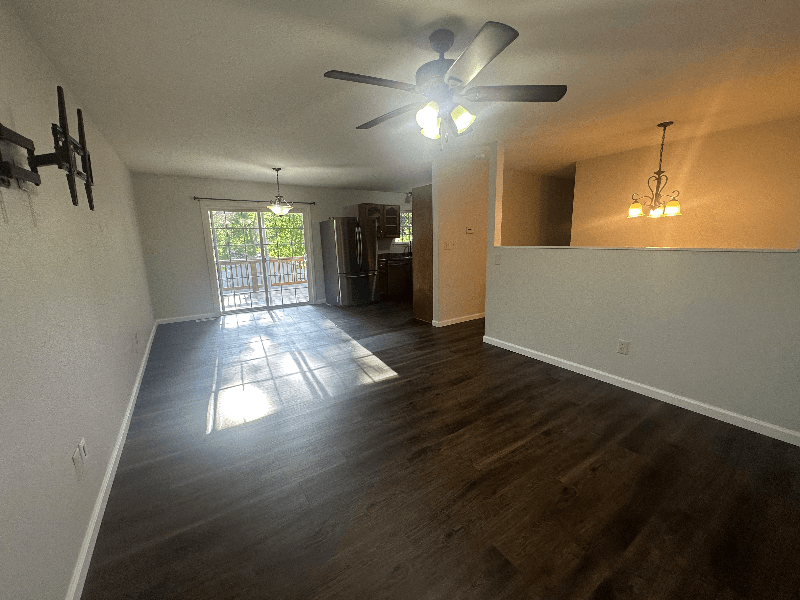Farmington House: 25 Ava Ct.