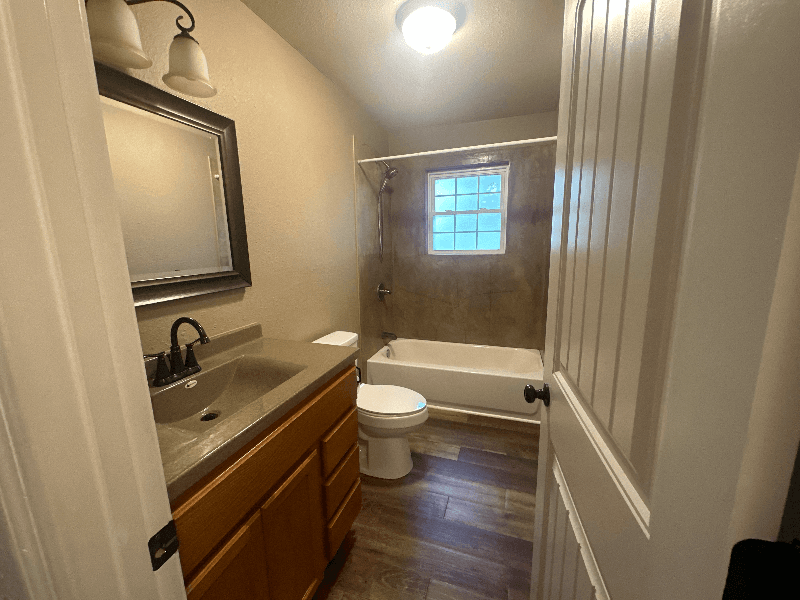 Farmington House: 25 Ava Ct.
