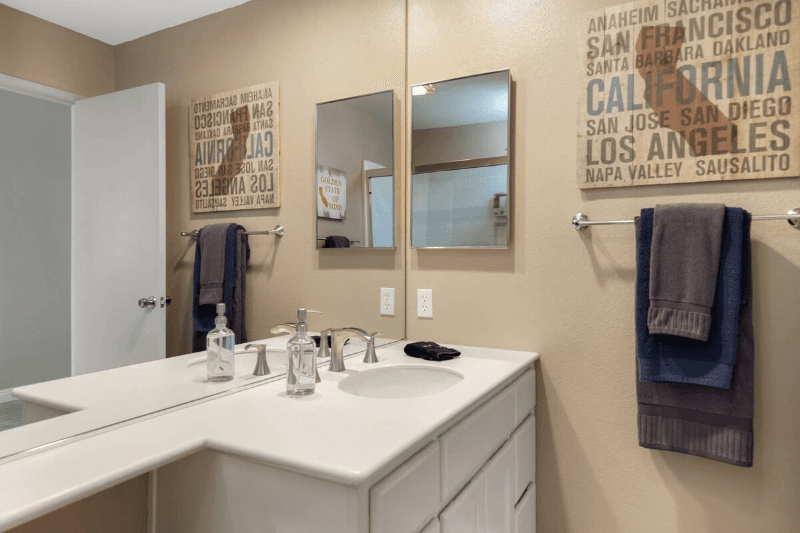 La Quinta House: 56980 Merion