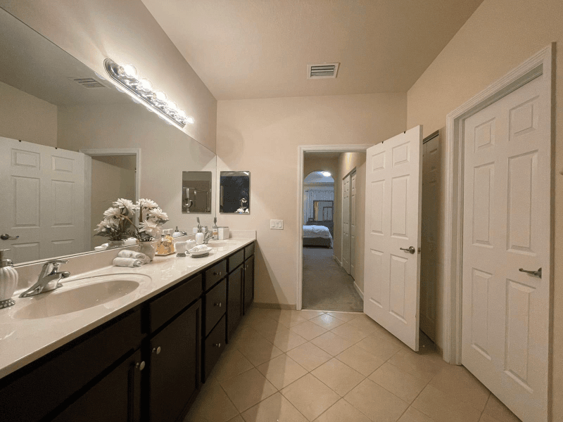 HIALEAH GARDENS House: 8878 w 33 ave