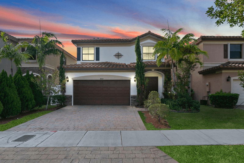 HIALEAH GARDENS House: 8878 w 33 ave
