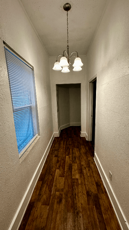 Jacksonville House: 1267 W 4th St