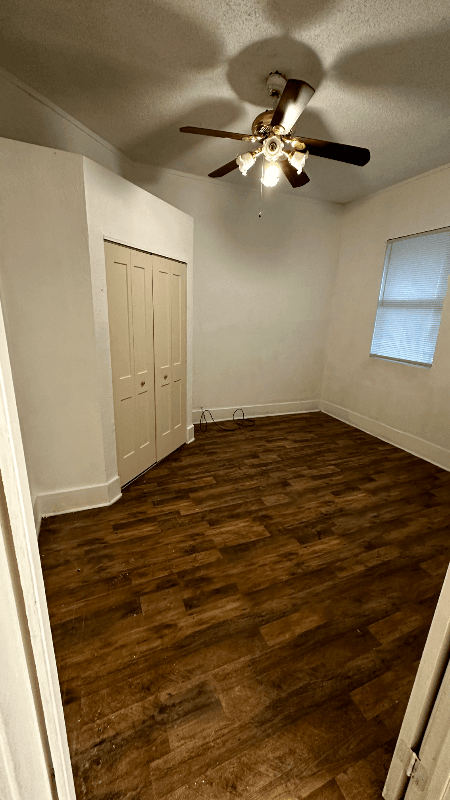 Jacksonville House: 1267 W 4th St