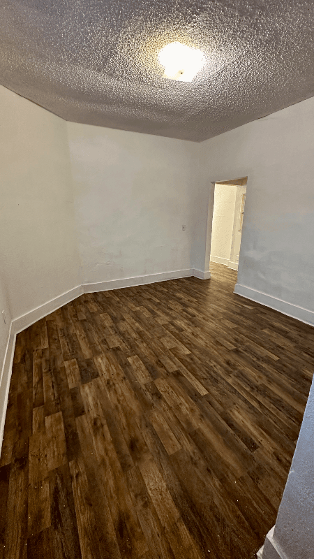 Jacksonville House: 1267 W 4th St