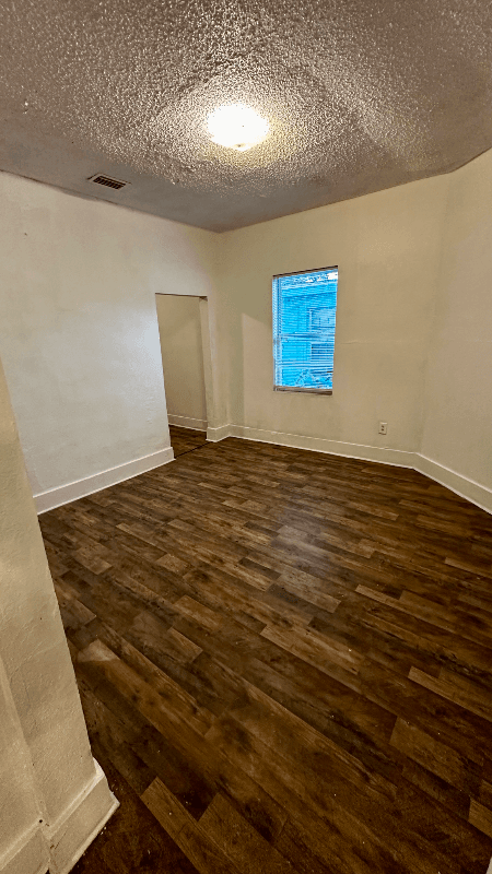 Jacksonville House: 1267 W 4th St