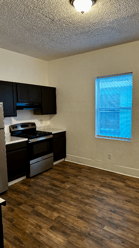 Jacksonville House: 1267 W 4th St