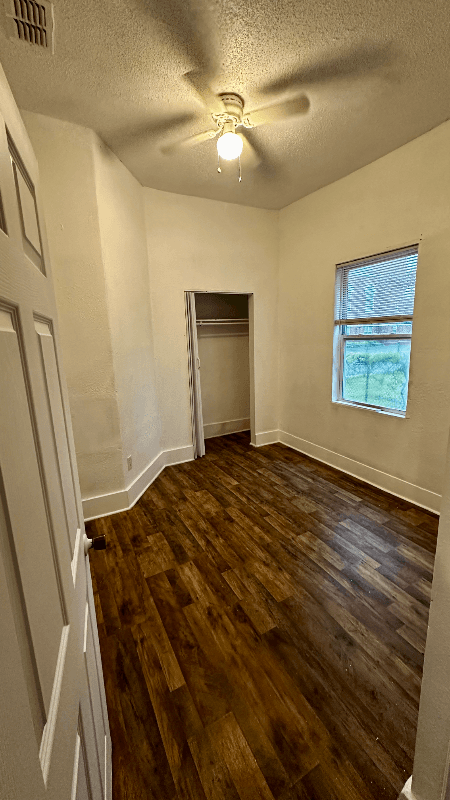 Jacksonville House: 1267 W 4th St