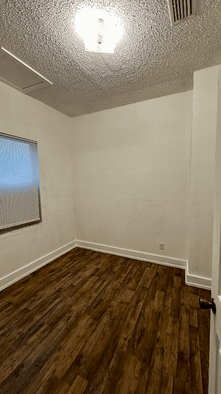 Jacksonville House: 1267 W 4th St