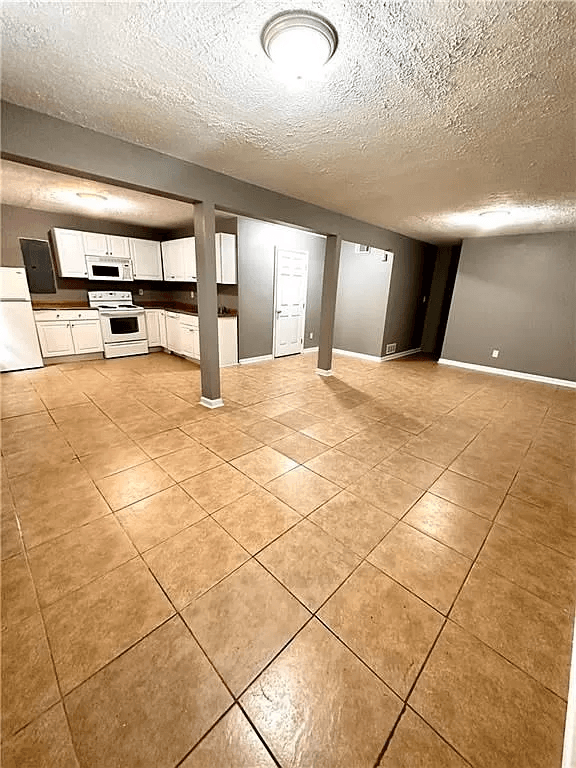 Kennesaw House: 1447 Shiloh Way NW