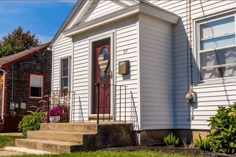 Woonsocket House: 57 Kennedy Street
