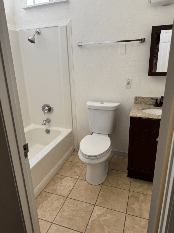 LOMPOC House: 311 1/2 WEST CYPRESS AVE