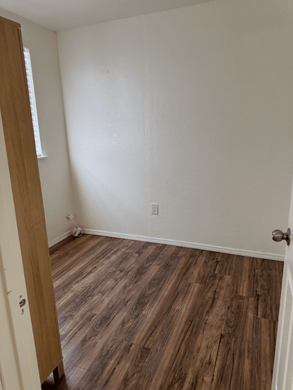 LOMPOC House: 311 1/2 WEST CYPRESS AVE
