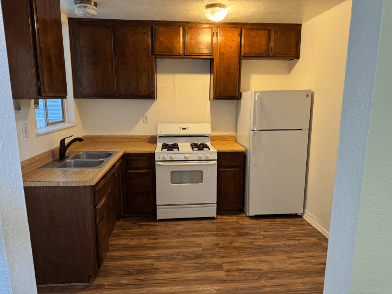 LOMPOC House: 311 1/2 WEST CYPRESS AVE