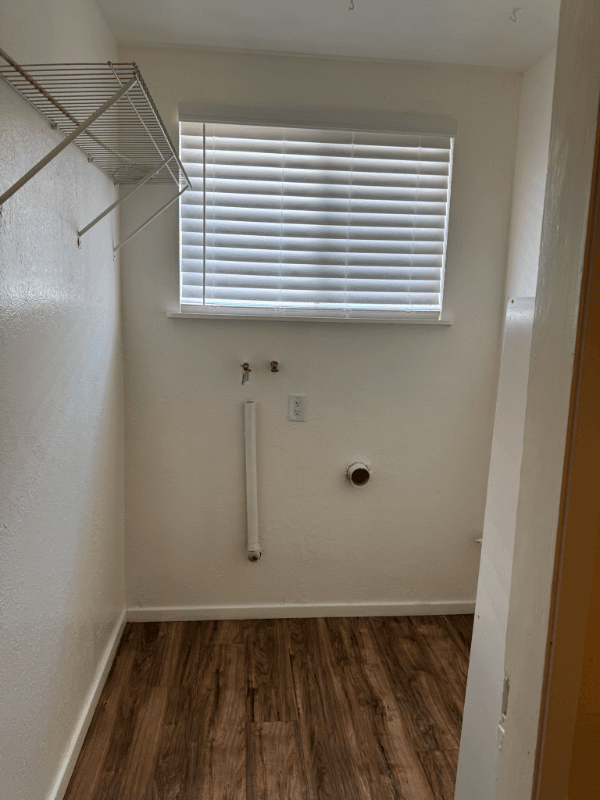 LOMPOC House: 311 1/2 WEST CYPRESS AVE