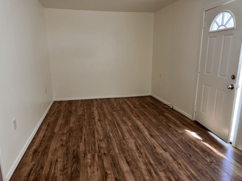 LOMPOC House: 311 1/2 WEST CYPRESS AVE