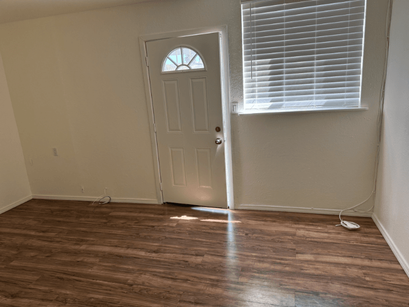 LOMPOC House: 311 1/2 WEST CYPRESS AVE