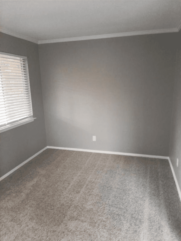 Longview Apartment: 2114 E Marshall Ave