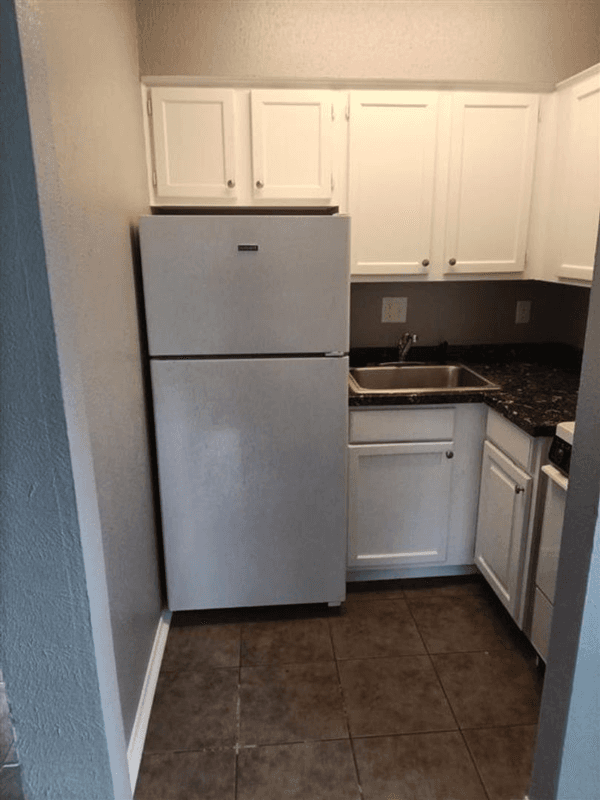Longview Apartment: 2114 E Marshall Ave