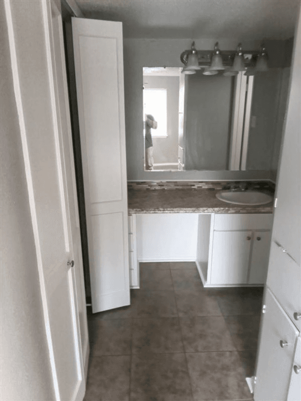 Longview Apartment: 2114 E Marshall Ave