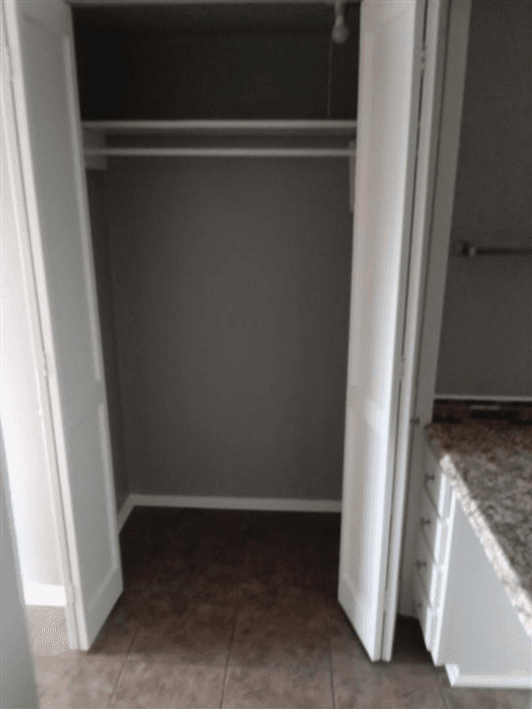 Longview Apartment: 2114 E Marshall Ave