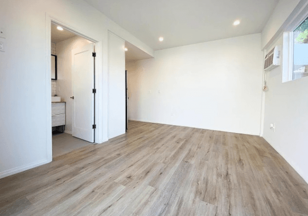 Los Angeles Multiplex: 3003 1/2 S Cloverdale Ave