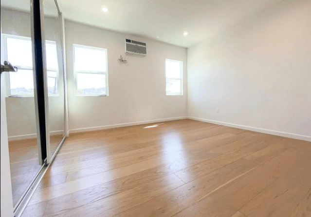 Los Angeles Multiplex: 3003 1/2 S Cloverdale Ave