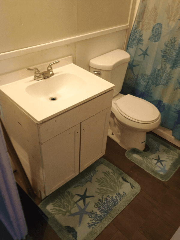 Lake City House: 129 SE Camelot Loop