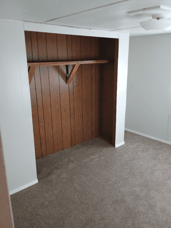 Lake City House: 129 SE Camelot Loop