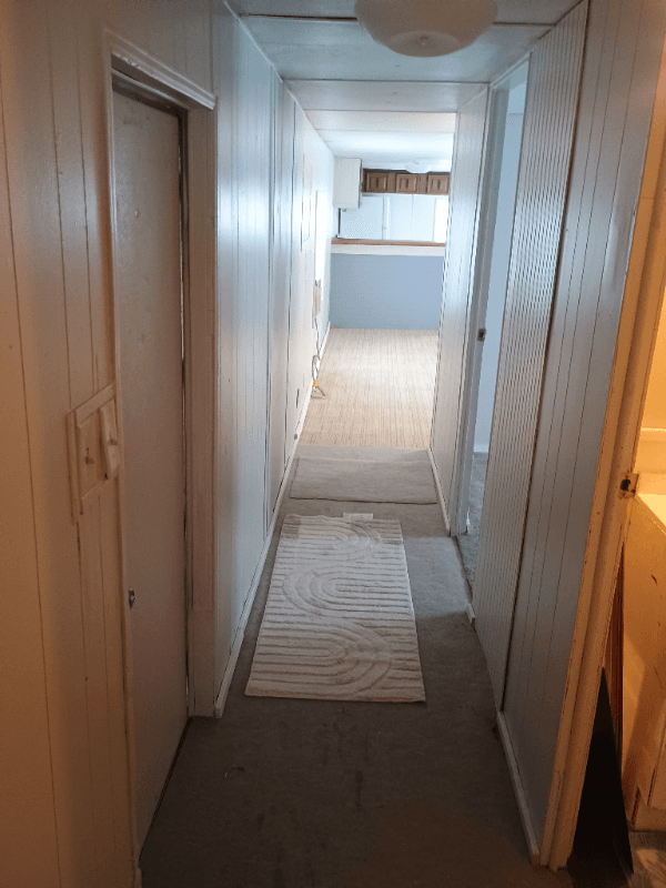 Lake City House: 129 SE Camelot Loop