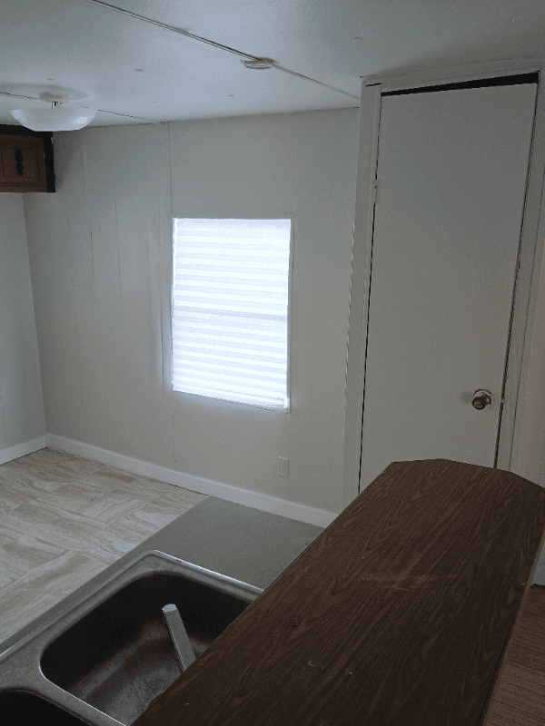 Lake City House: 129 SE Camelot Loop