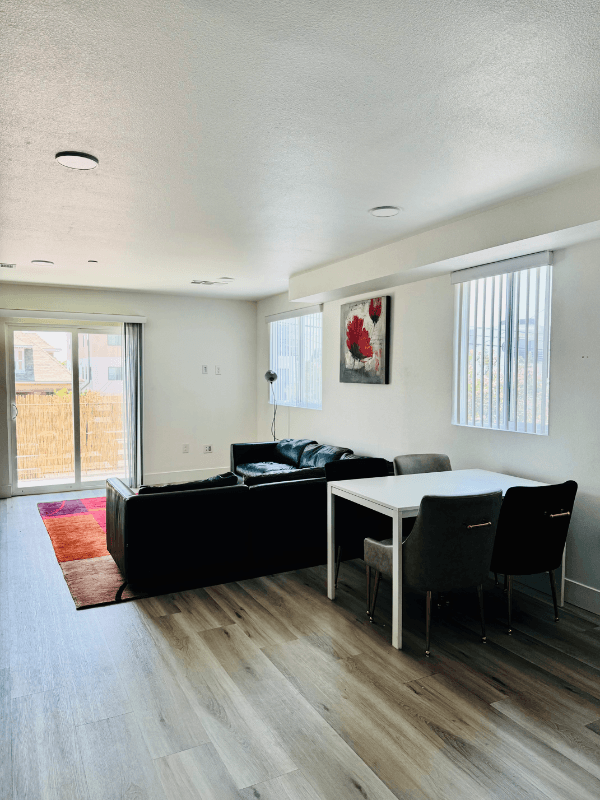 Los Angeles Single Room: 215 E 29th Street