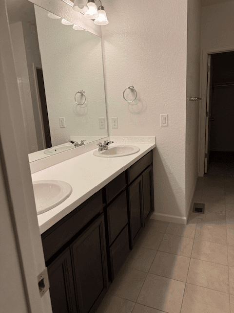 Brighton House: 82 Homestead Way