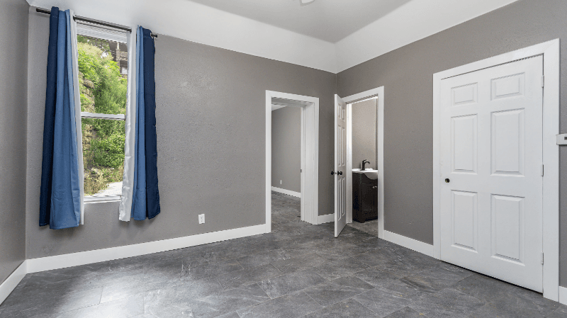 Dubuque Townhome: 561 Loras Blvd