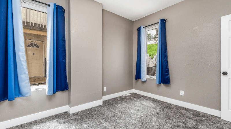 Dubuque Townhome: 561 Loras Blvd