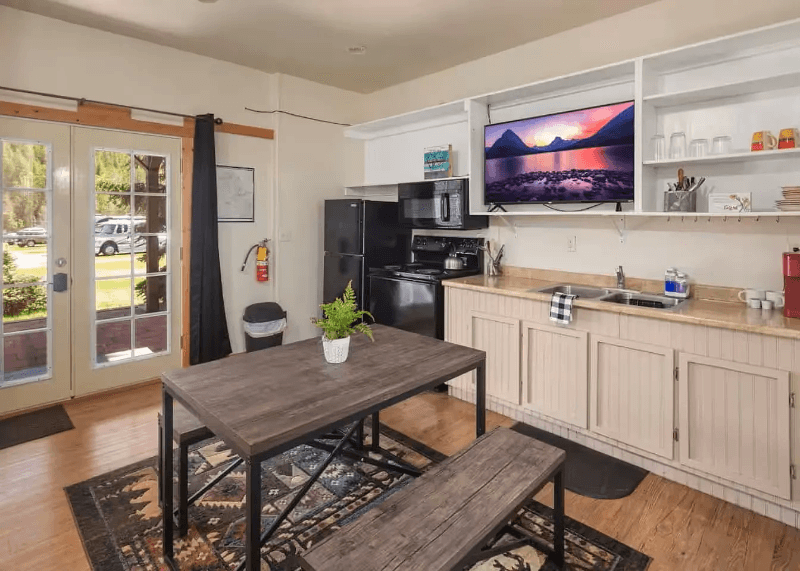 Coram Apartment: 10630 Hwy 2 E
