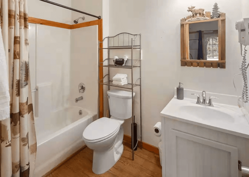 Coram Apartment: 10630 Hwy 2 E