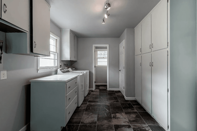 Springfield House: 1930 S Holland Ave