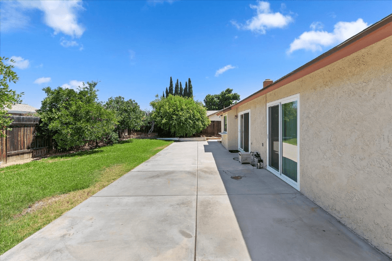 Riverside House: 11261 Cochran Ave