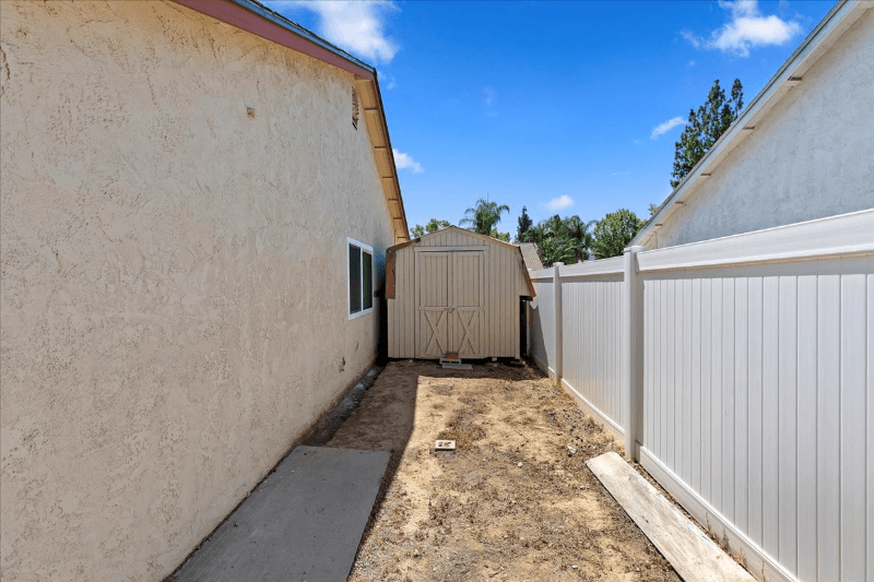 Riverside House: 11261 Cochran Ave