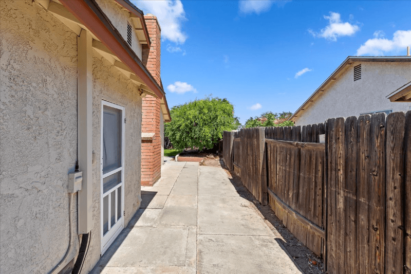 Riverside House: 11261 Cochran Ave