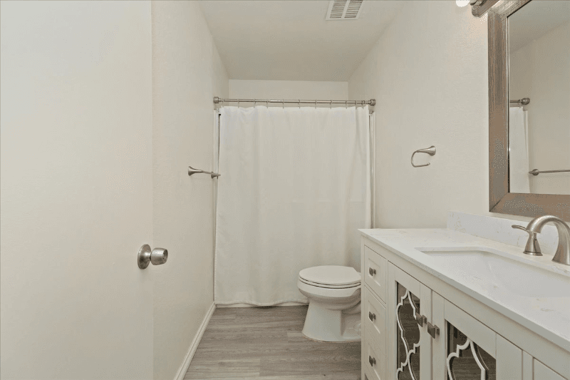 Riverside House: 11261 Cochran Ave