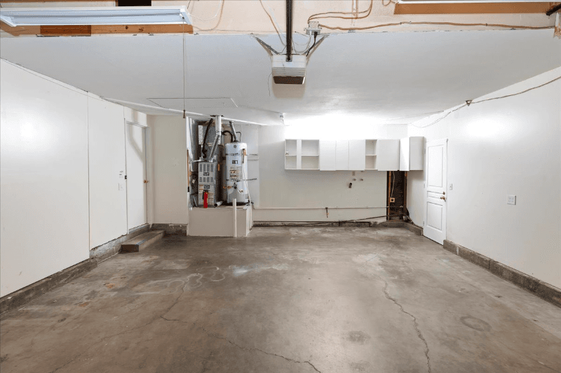 Riverside House: 11261 Cochran Ave
